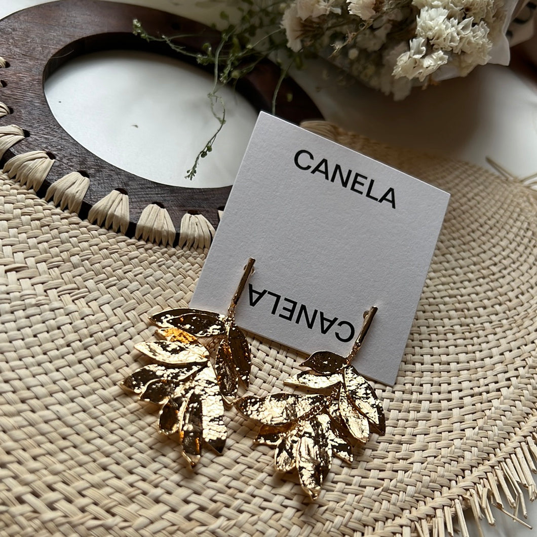 Leafy pendant earrings
